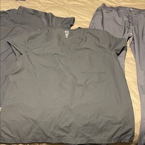 Men's Gray scrubs . 2 scrub tops 1 Carhartt scrub pants